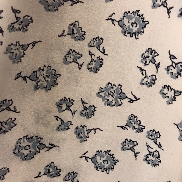 Floral tank top with ruffle detail and pleats - Picture 3 of 6